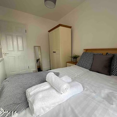 Modern 2 Bedroom Flat In Town Centre Aberystwyth Exterior foto