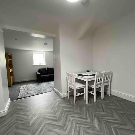 Modern 2 Bedroom Flat In Town Centre Aberystwyth Exterior foto