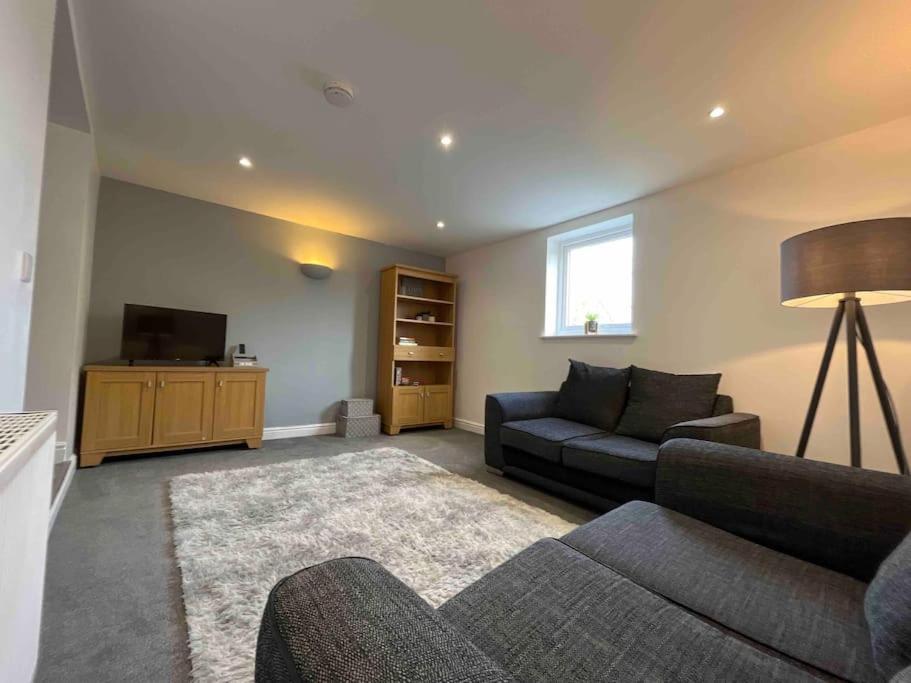 Modern 2 Bedroom Flat In Town Centre Aberystwyth Exterior foto