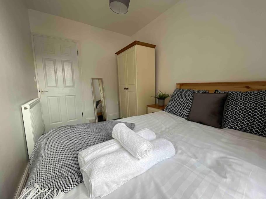Modern 2 Bedroom Flat In Town Centre Aberystwyth Exterior foto