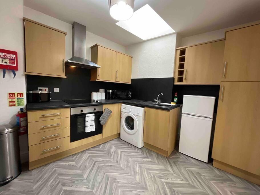 Modern 2 Bedroom Flat In Town Centre Aberystwyth Exterior foto